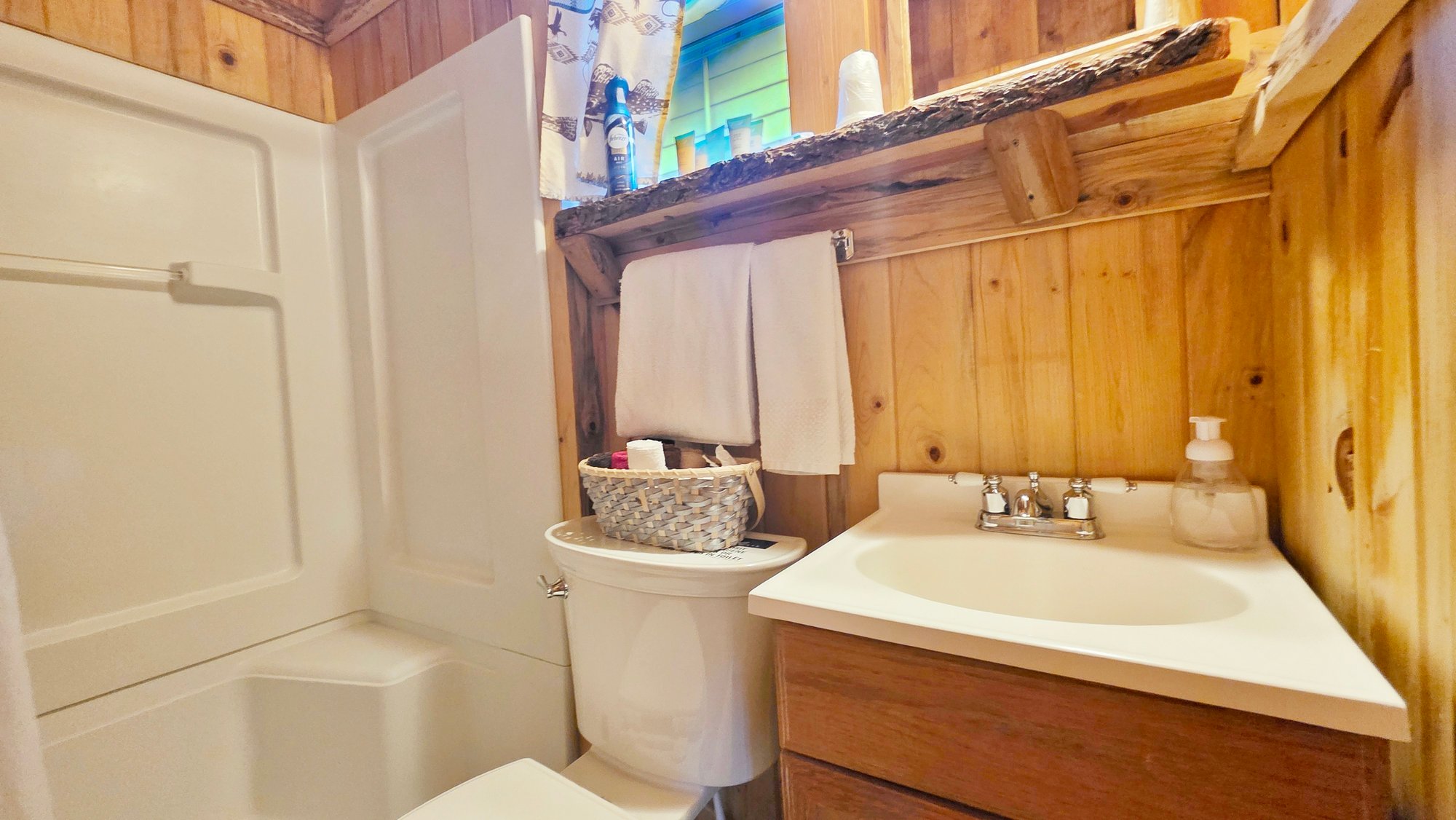 Fisherman's Cabin Bathroom